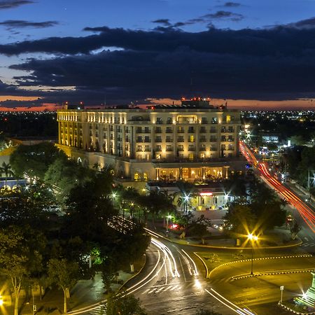 Fiesta Americana Merida Exterior photo The hotel at night