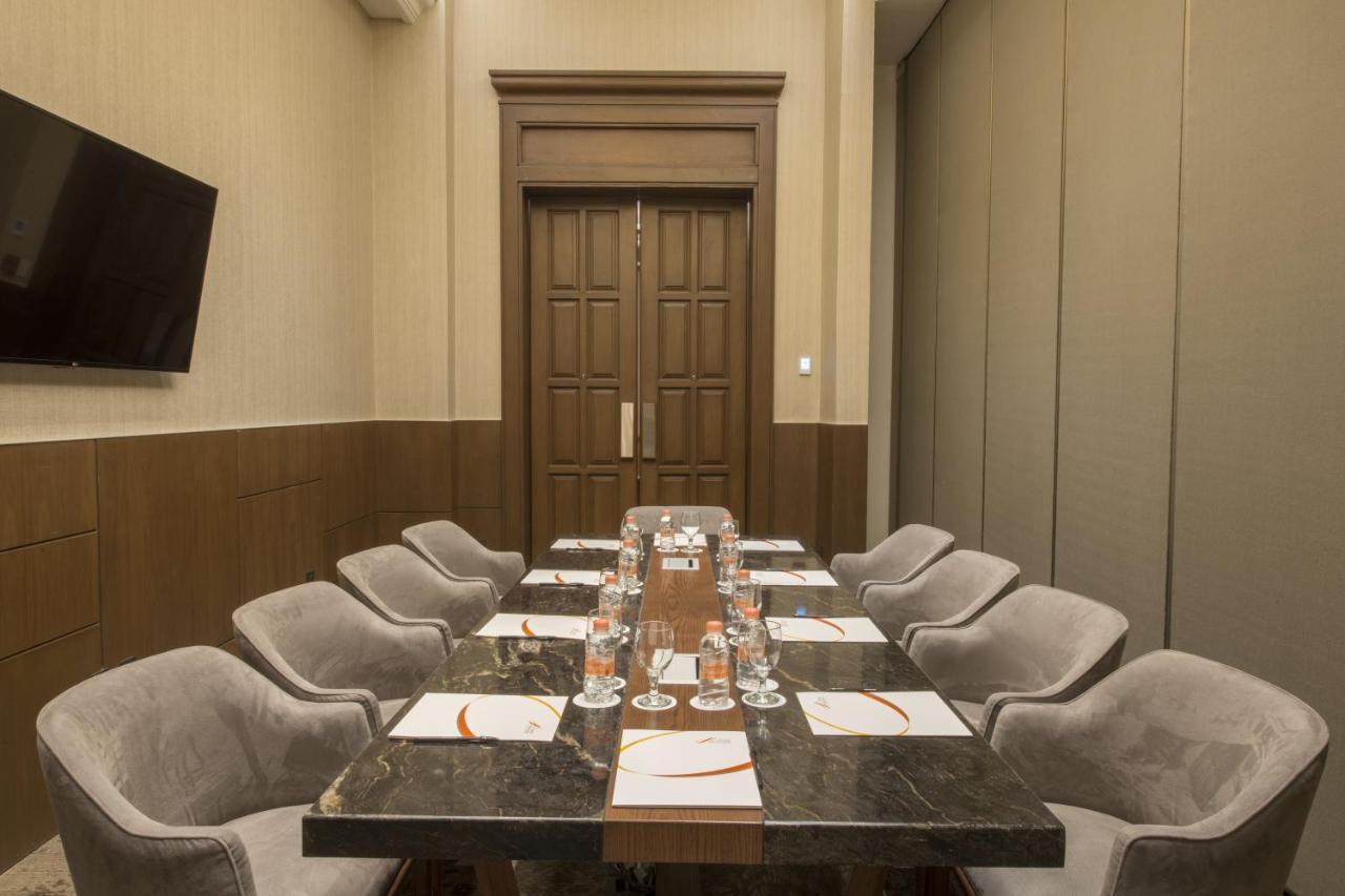 Fiesta Americana Merida Exterior photo The boardroom of the 100 East 53rd Street building