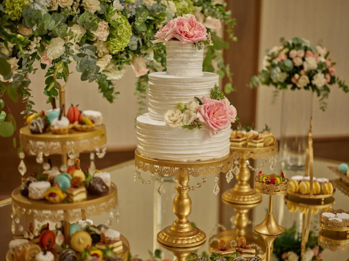 Fiesta Americana Merida Exterior photo A wedding cake