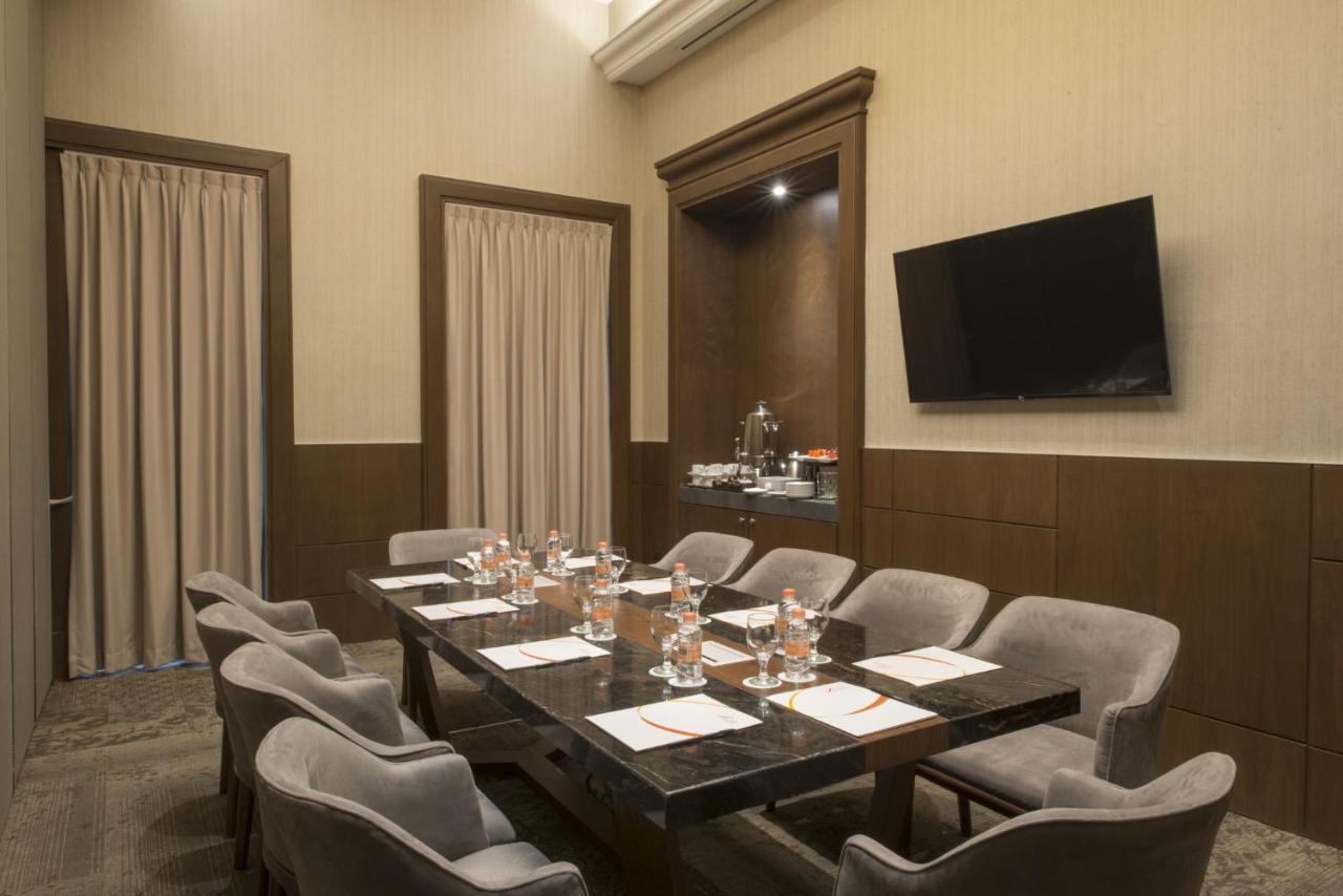 Fiesta Americana Merida Exterior photo Boardroom at the Taj Bengal