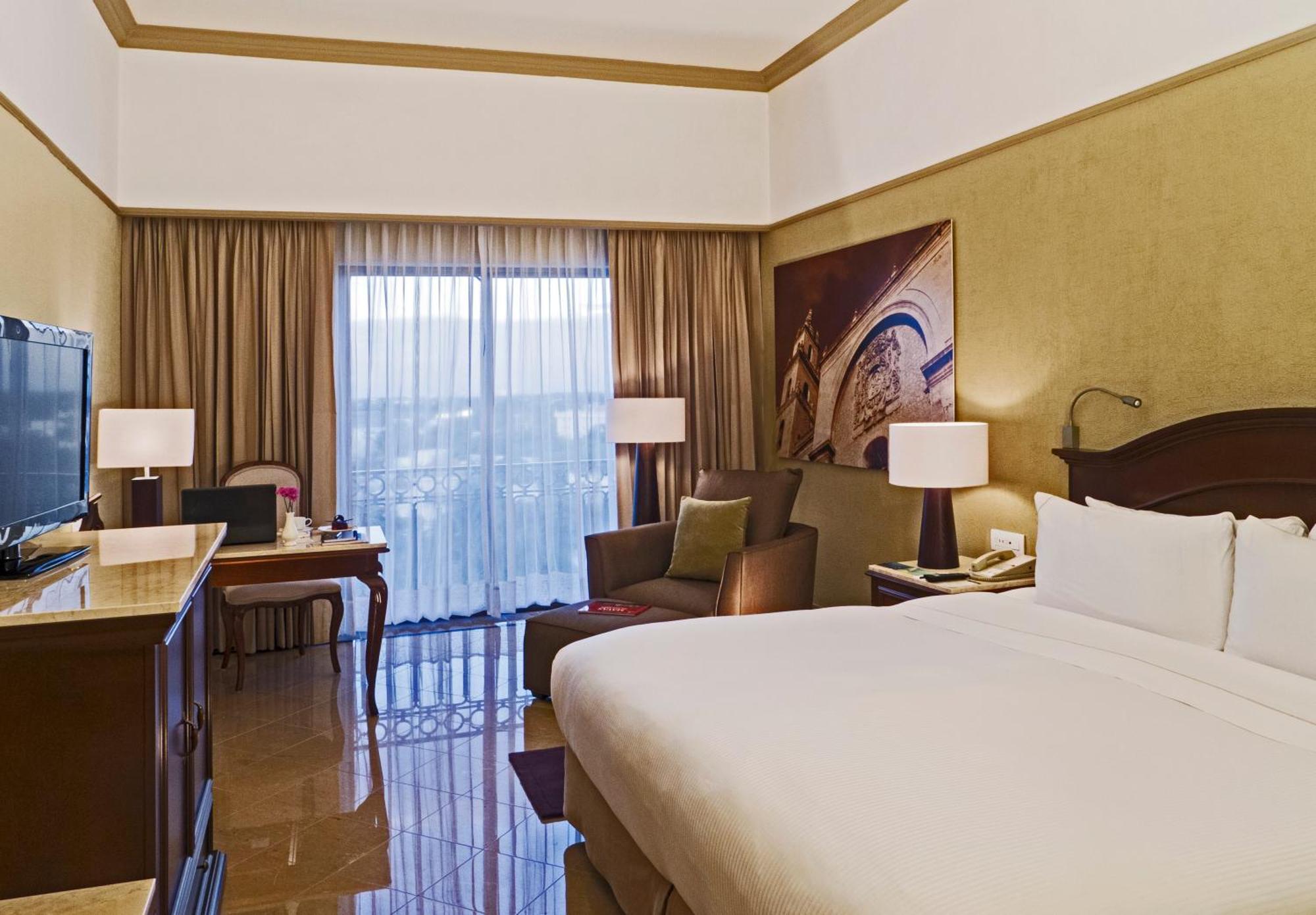 Fiesta Americana Merida Exterior photo A room at the hotel